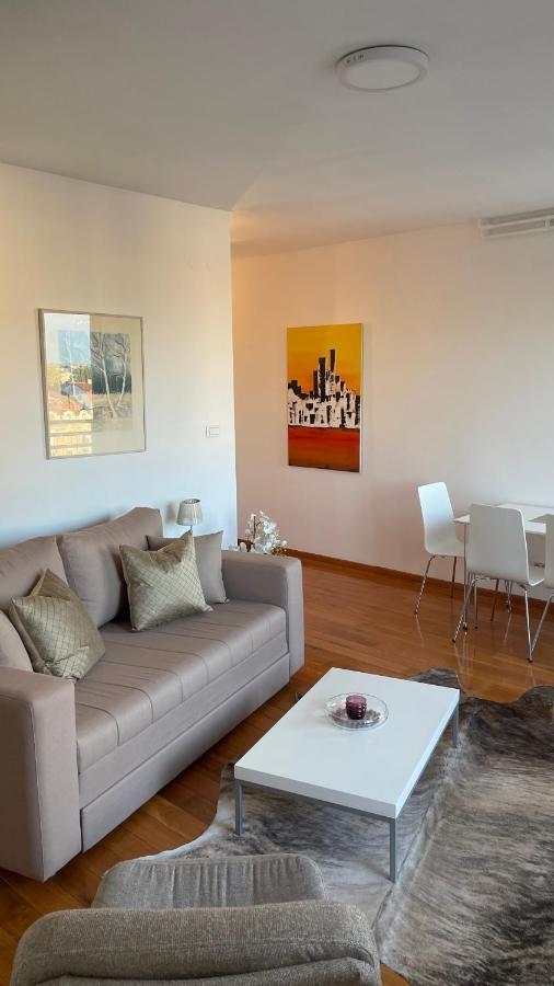 Luka 1718 Apartments Belgrado Esterno foto